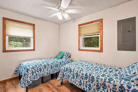 Bedroom - 7692 Lakeview, Harrison, MI 48625 photo 2 of 2