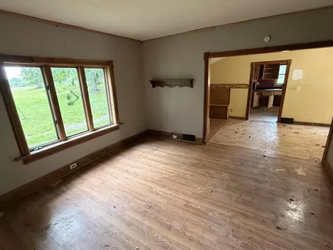 Living - 10260 E Coe, Saint Louis, MI 48880 photo 2 of 5