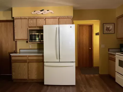Kitchen - 3300 E Arnold Lk, Harrison, MI 48625 photo 8 of 9