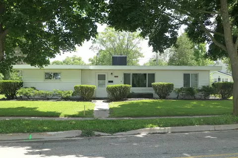 135 Riverside, Alma, MI 48801
