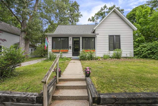 1055 Washington, Traverse City, MI 49686