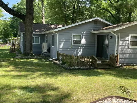 330 N Henderson Lk, Lupton, MI 48635 photo 3