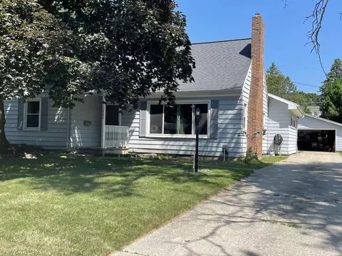 1004 Falkirk, Alma, MI 48801