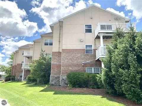 301 N N Lk, Cadillac, MI 49601