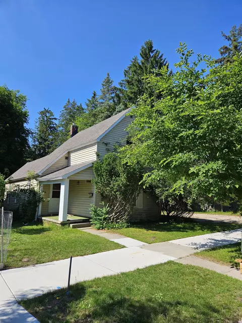905 W Seventh, Traverse City, MI 49684