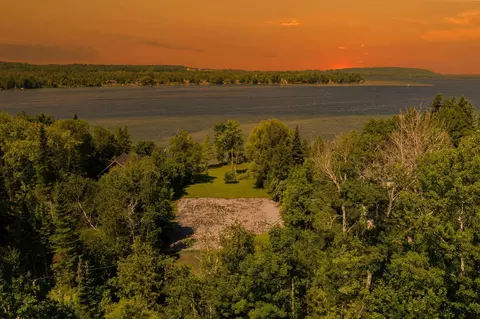 N Sunset Shores, Lake Leelanau, MI 49653