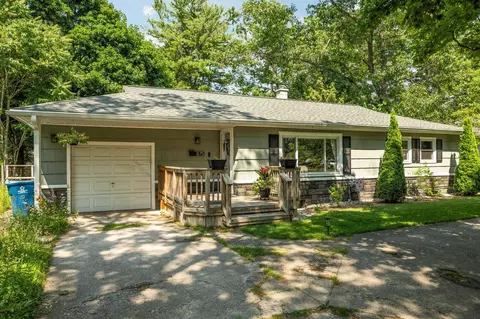 875 Indian Trl, Traverse City, MI 49686