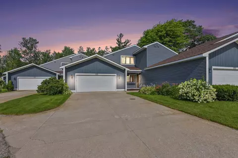133 N Shore Dr W, Cadillac, MI 49601