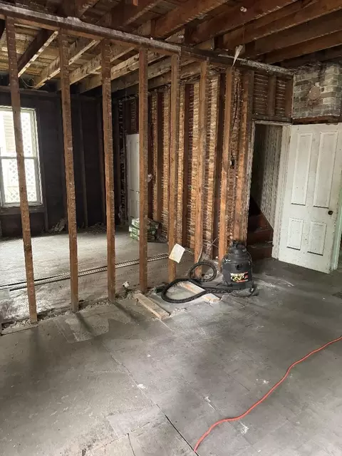 Entry Way - 233 Second, Manistee, MI 49660 photo 1 of 6