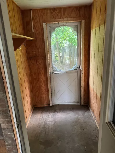 Entry Way - 233 Second, Manistee, MI 49660 photo 5 of 6