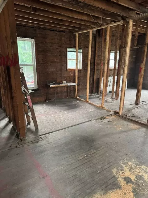 Entry Way - 233 Second, Manistee, MI 49660 photo 2 of 6