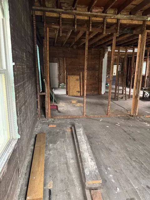 Entry Way - 233 Second, Manistee, MI 49660 photo 4 of 6