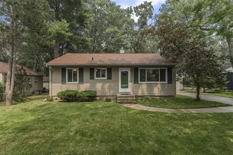 805 Indian Trl, Traverse City, MI 49686