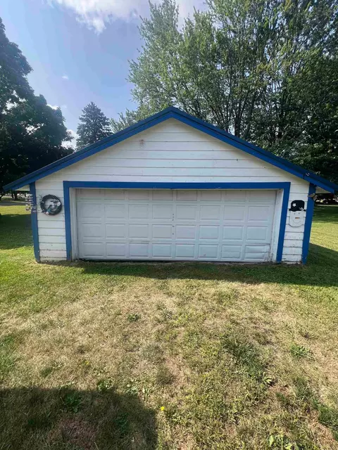 910 E Arcada, Ithaca, MI 48847 photo 3