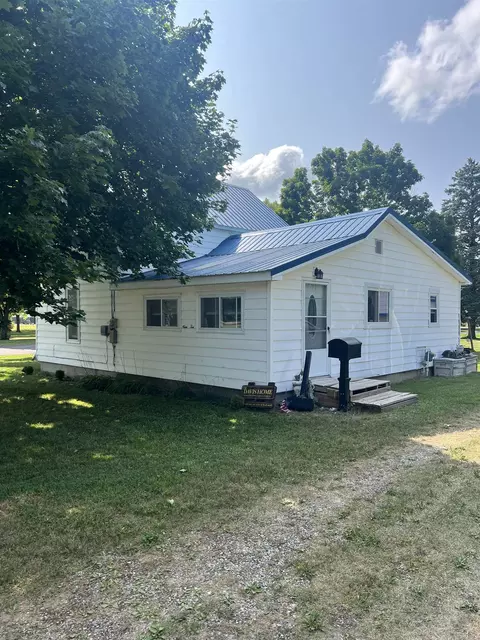910 E Arcada, Ithaca, MI 48847 photo 2
