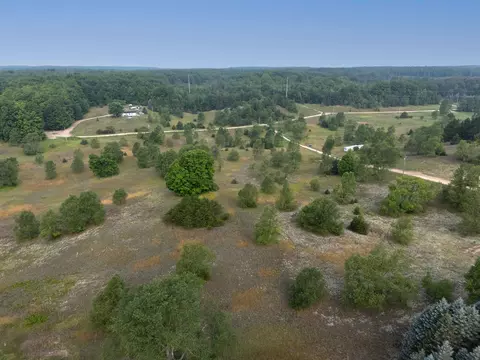 4760 Vista Vly, Mesick, MI 49668