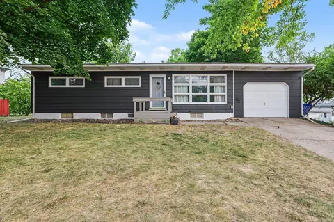 422 W W Ctr, Alma, MI 48801