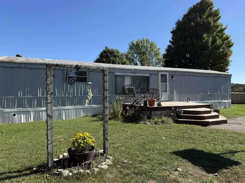 5793 W Blair Townhall, Grawn, MI 49637