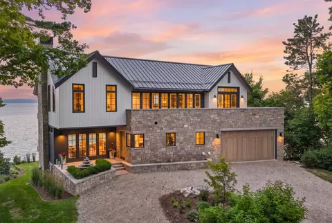 9669 Peninsula, Traverse City, MI 49686