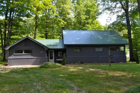 5216 E Shore Dr NE, Kalkaska, MI 49646