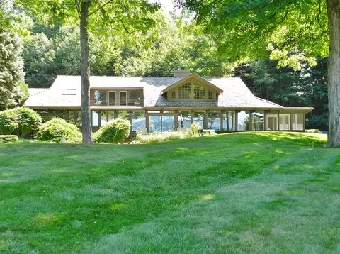 7200 Peninsula, Traverse City, MI 49686