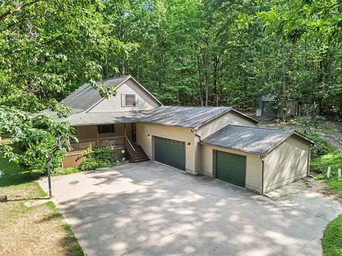722 Bungo Lk, Harrison, MI 48625