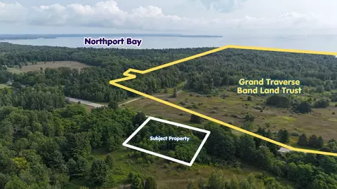 7801 S West Bay Shr, Northport, MI 49670