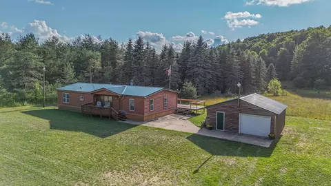 3749 N 29 14, Mesick, MI 49668