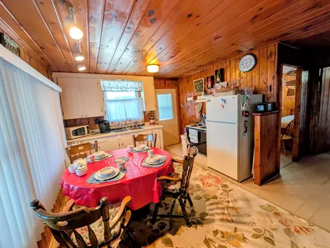 Dining - 4953 E Ctr, Au Gres, MI 48703 photo 2 of 3