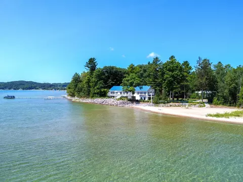 3729 S Lee Pt #LOT : M&B, Suttons Bay, MI 49682