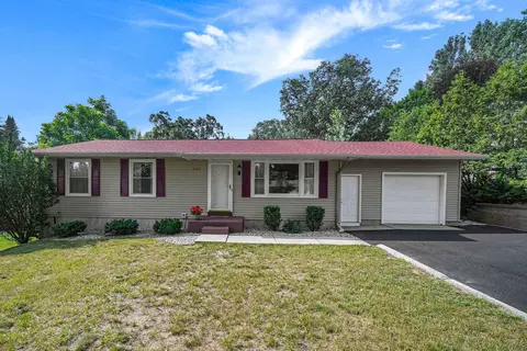 1101 Knoll Crst, Traverse City, MI 49686
