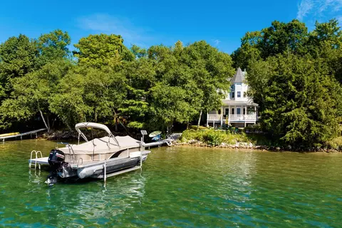 10888 Quin Sig A Mond, Central Lake, MI 49622