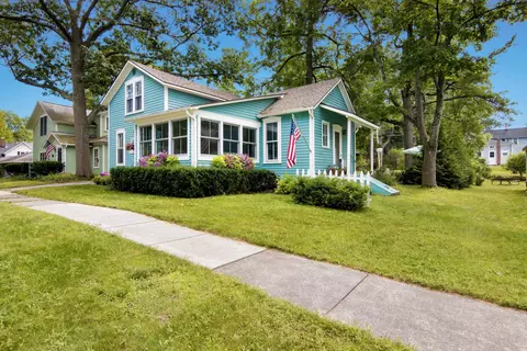 613 Traverse, Elk Rapids, MI 49629
