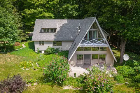 3618 S Maple Vly, Suttons Bay, MI 49682