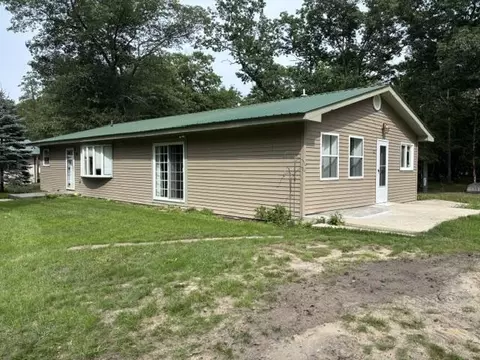 Exterior - 21 W Oak, Au Gres, MI 48703 photo 2 of 5