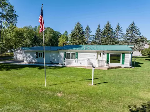 255 E Side, Lupton, MI 48635