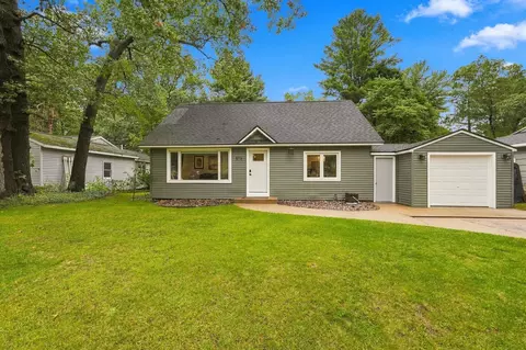 873 Indian Trl, Traverse City, MI 49686
