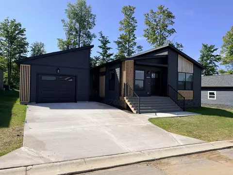1420 New Horizons, Traverse City, MI 49686