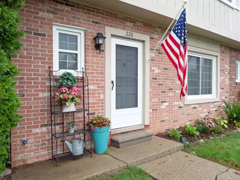 228 Riverbend, Milan, MI 48160
