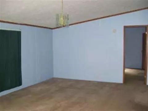 2156 E Gier, Adrian, MI 49221 photo 3