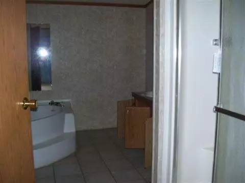 2156 E Gier, Adrian, MI 49221 photo 6