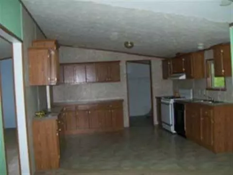 2156 E Gier, Adrian, MI 49221 photo 2