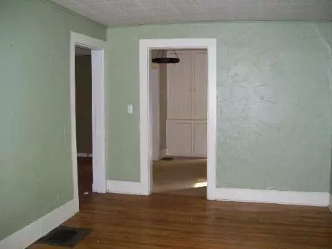 132 Clinton, Adrian, MI 49221 photo 3