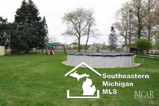 861 Ruff, Monroe, MI 48162 photo 3