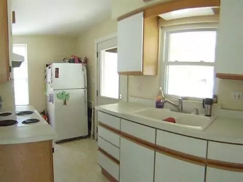 267 Douglas, Jackson, MI 49203 photo 4