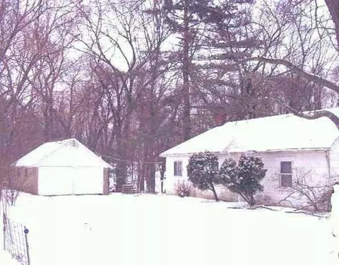 157 Bullis, Gregory, MI 48137 photo 1