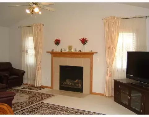 488 Coventry Cir, Dexter, MI 48130 photo 2
