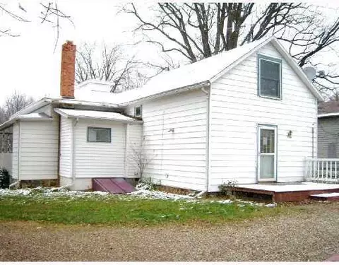 527 Hanover St, Concord, MI 49237 photo 2