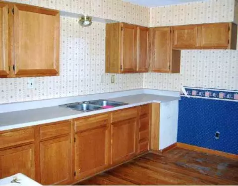 527 Hanover St, Concord, MI 49237 photo 4