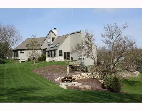7932 Stonehedge Valley Dr, Chelsea, MI 48118 photo 1